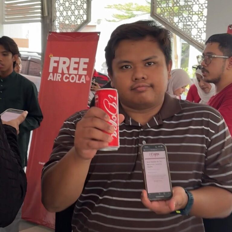 Read more about the article iDopaCola Distributes 700 Free Canned Drinks At UiTM Shah Alam Mosque 