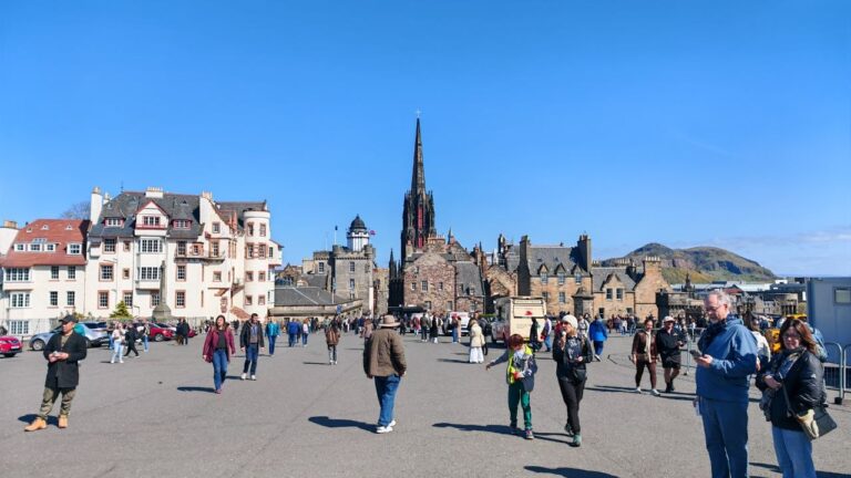 Read more about the article An Unforgettable Stroll in Edinburgh