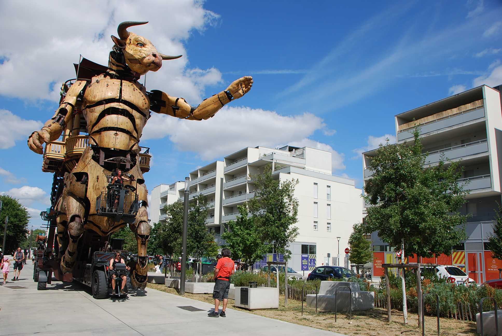 You are currently viewing Ride a Giant Minotaur and More: 5 Reasons Why La Halle de La Machine Is a Must-Visit in Toulouse