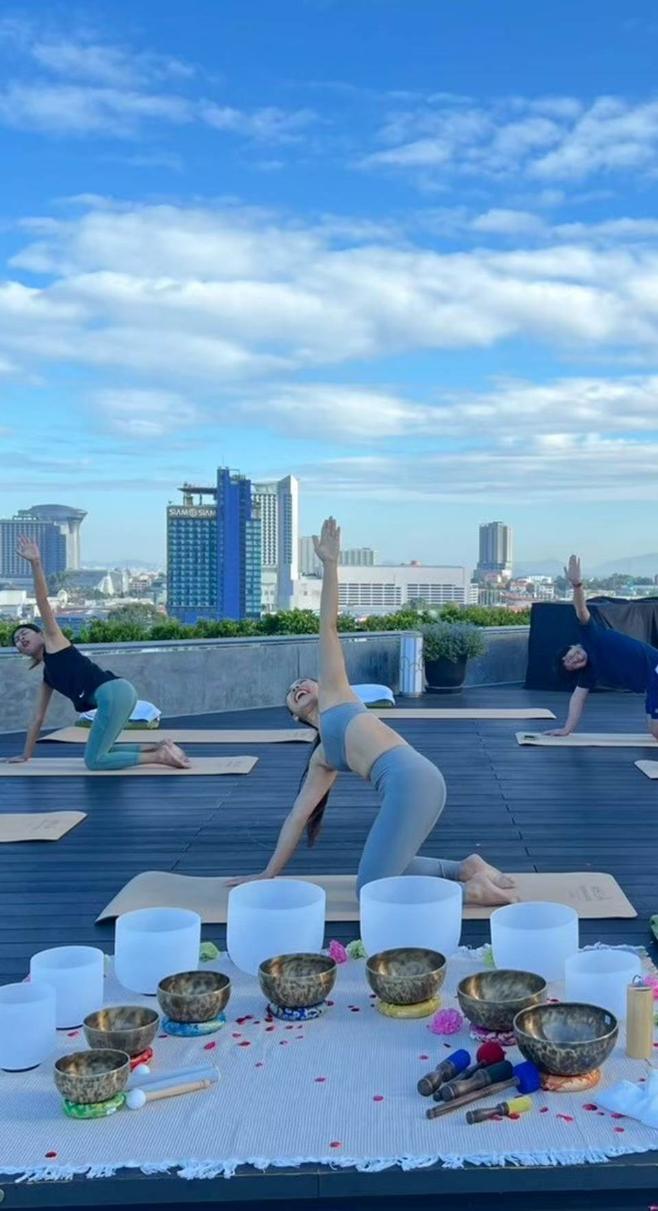 You are currently viewing Hotel Launches Rooftop Sound Healing Experiences Above Gulf of Thailand